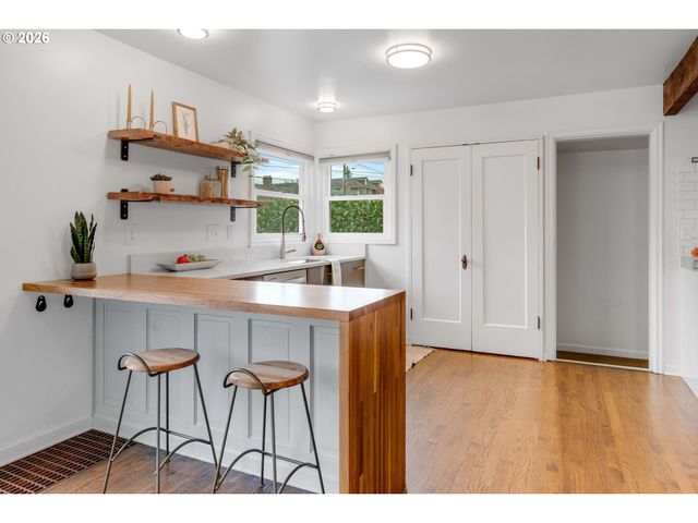 5631 Ne 23RD Ave, Portland, OR 97211