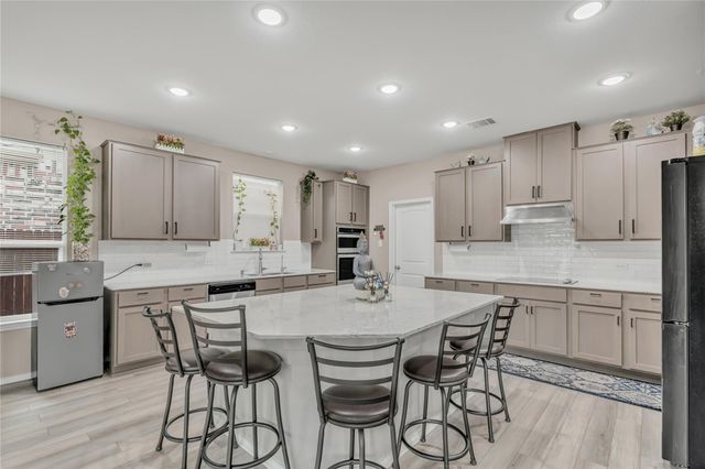 520 Ayinger LN, Austin, TX 78728