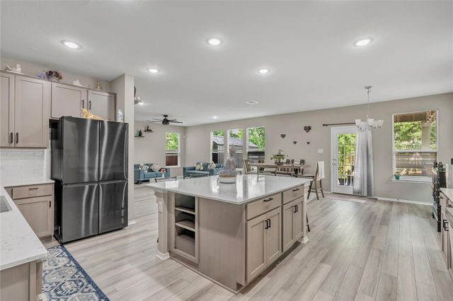 520 Ayinger LN, Austin, TX 78728