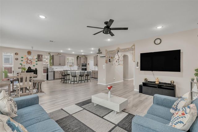 520 Ayinger LN, Austin, TX 78728