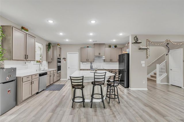 520 Ayinger LN, Austin, TX 78728