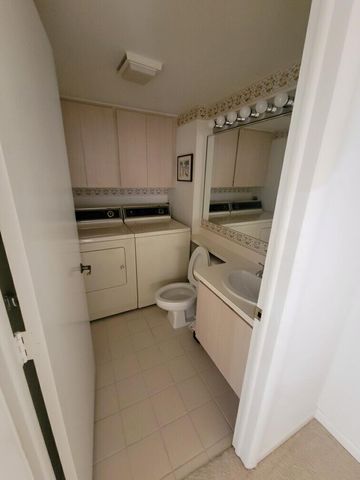 36 Danbury Court B, Royal Palm Beach, FL 33411