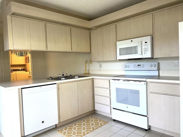 36 Danbury Court B, Royal Palm Beach, FL 33411
