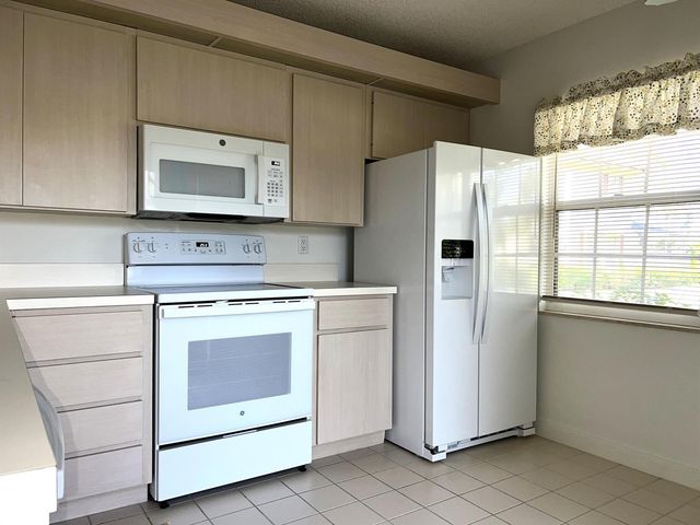 36 Danbury Court B, Royal Palm Beach, FL 33411