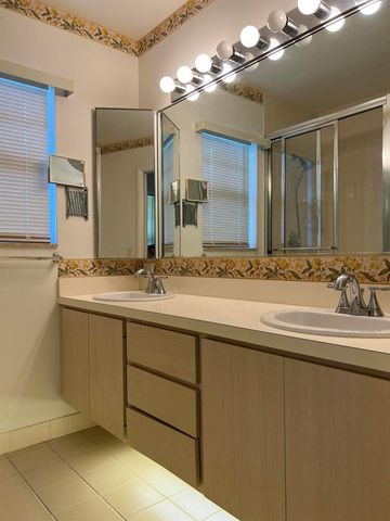 36 Danbury Court B, Royal Palm Beach, FL 33411