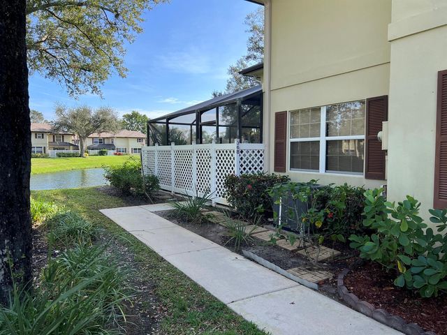 36 Danbury Court B, Royal Palm Beach, FL 33411