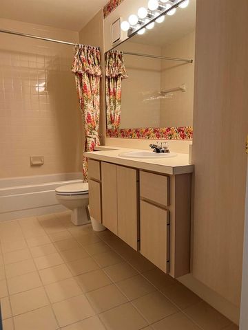 36 Danbury Court B, Royal Palm Beach, FL 33411