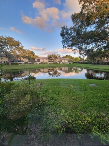 36 Danbury Court B, Royal Palm Beach, FL 33411