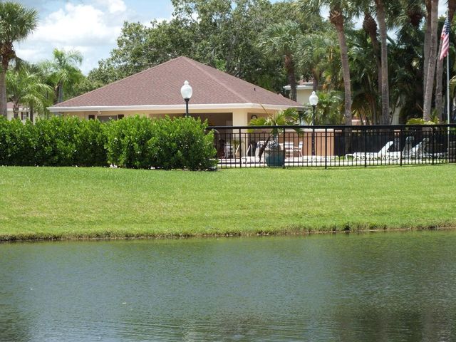 36 Danbury Court B, Royal Palm Beach, FL 33411