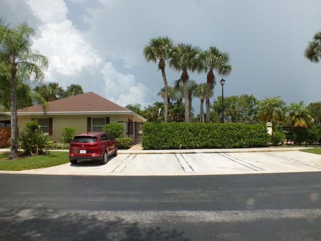 36 Danbury Court B, Royal Palm Beach, FL 33411