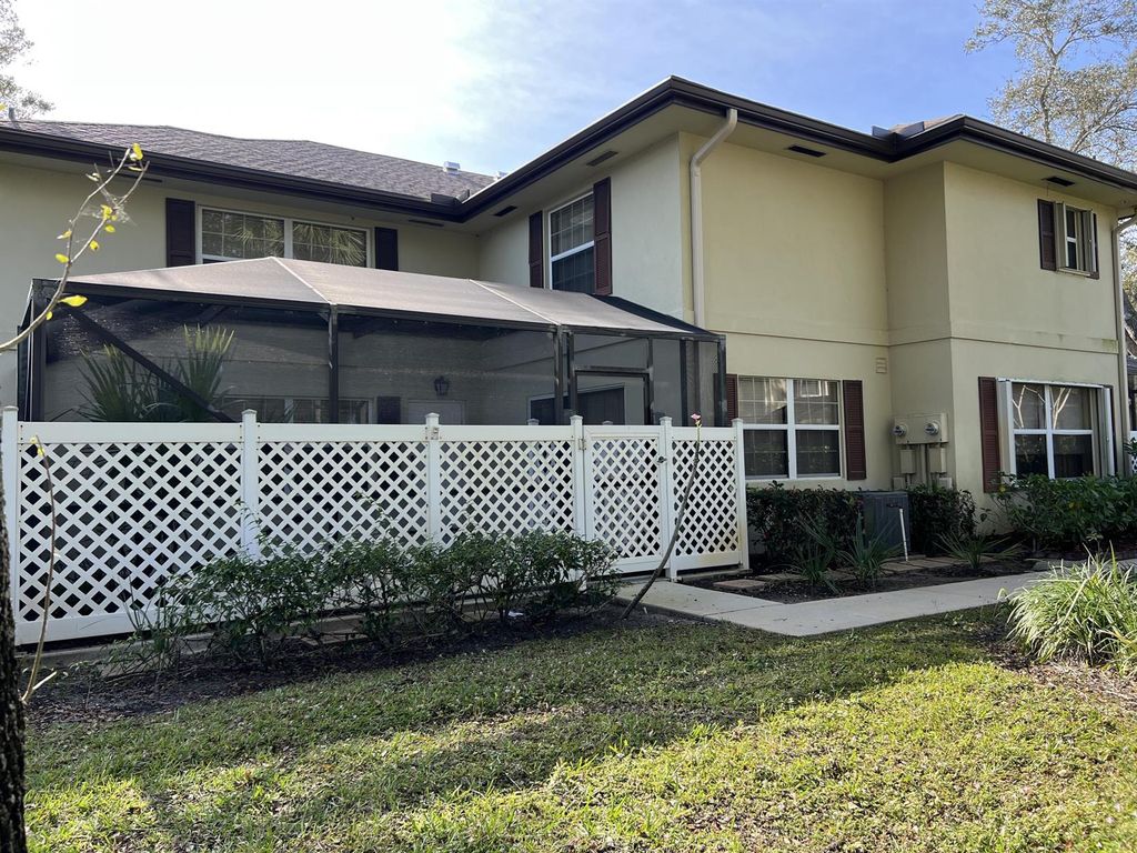36 Danbury Court B, Royal Palm Beach, FL 33411