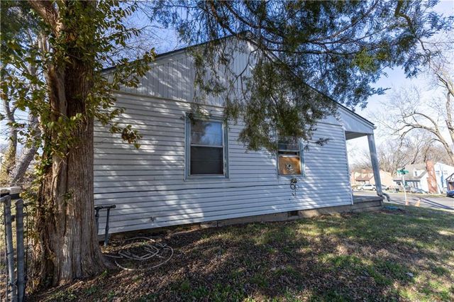 2720 N 33rd Street, Kansas City, KS 66104