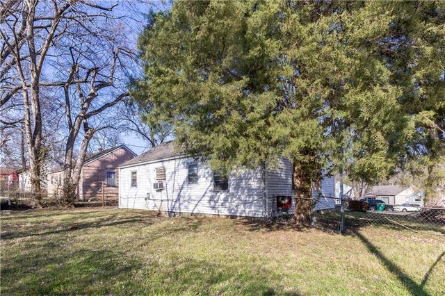 2720 N 33rd Street, Kansas City, KS 66104