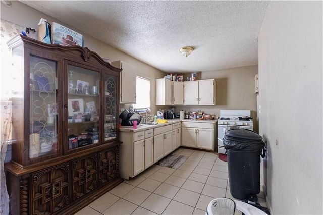 2720 N 33rd Street, Kansas City, KS 66104