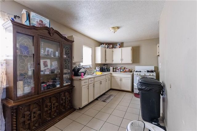 2720 N 33rd Street, Kansas City, KS 66104