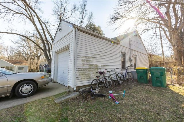 2720 N 33rd Street, Kansas City, KS 66104