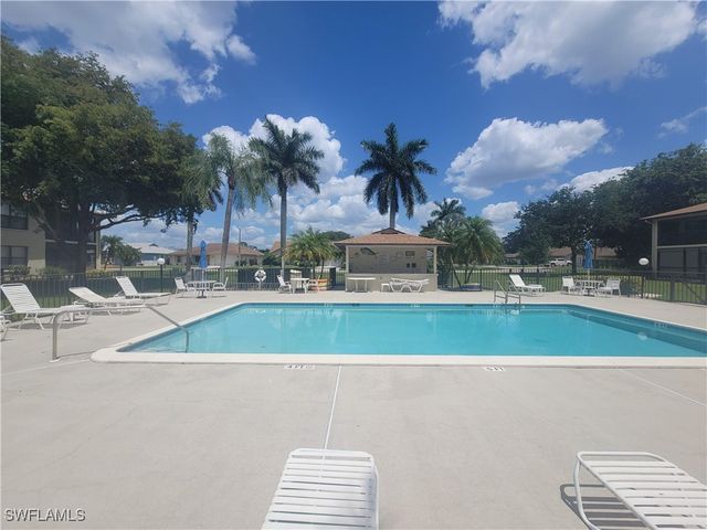 4410 Chantelle DR H-205, Naples, FL 34112