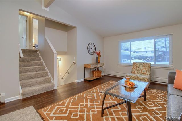 31211 Hiveley Street, Westland, MI 48186