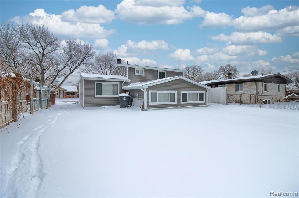 31211 Hiveley Street, Westland, MI 48186