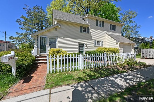 33 Parkway, Maywood, NJ 07607
