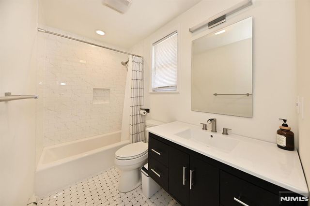 33 Parkway, Maywood, NJ 07607