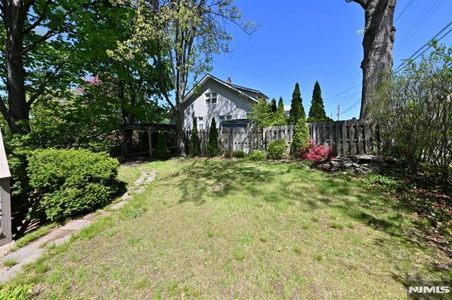 33 Parkway, Maywood, NJ 07607