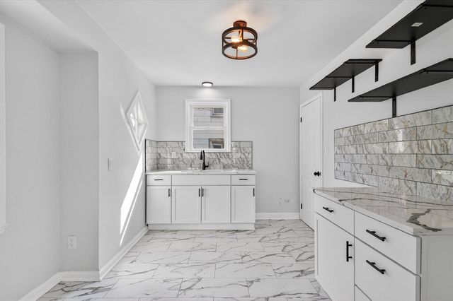 8449 Penrod Street, Detroit, MI 48228