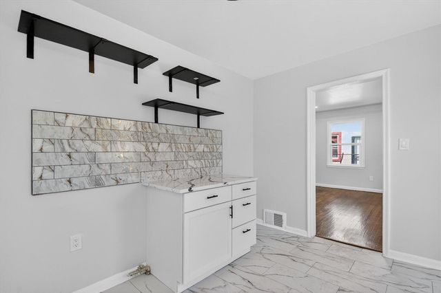 8449 Penrod Street, Detroit, MI 48228