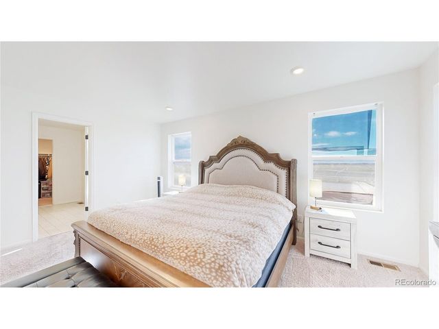 27584 E 6th Dr, Aurora, CO 80018