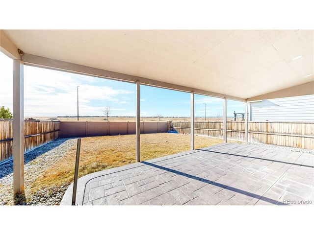 27584 E 6th Dr, Aurora, CO 80018