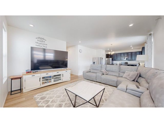 27584 E 6th Dr, Aurora, CO 80018