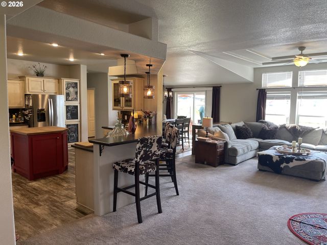 6404 LOOKINGGLASS Rd, Roseburg, OR 97471