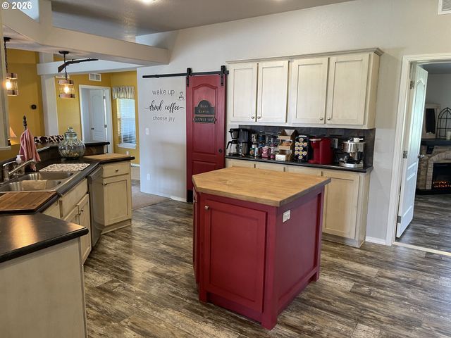 6404 LOOKINGGLASS Rd, Roseburg, OR 97471