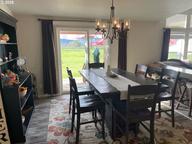 6404 LOOKINGGLASS Rd, Roseburg, OR 97471