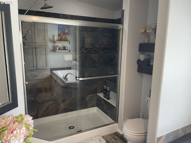 6404 LOOKINGGLASS Rd, Roseburg, OR 97471