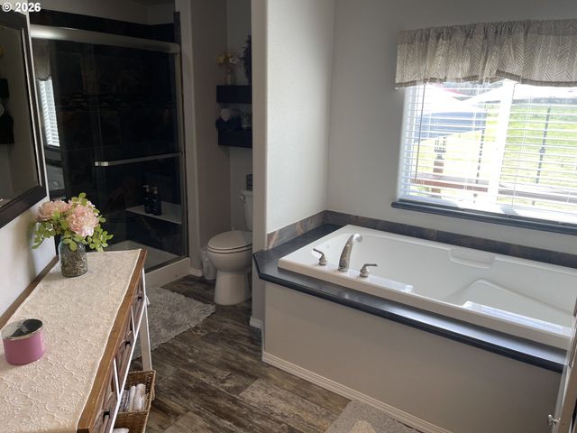 6404 LOOKINGGLASS Rd, Roseburg, OR 97471