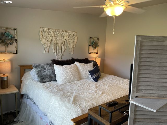 6404 LOOKINGGLASS Rd, Roseburg, OR 97471