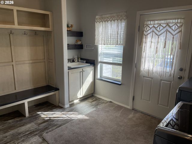 6404 LOOKINGGLASS Rd, Roseburg, OR 97471