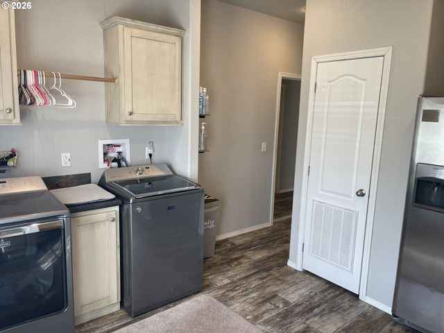 6404 LOOKINGGLASS Rd, Roseburg, OR 97471