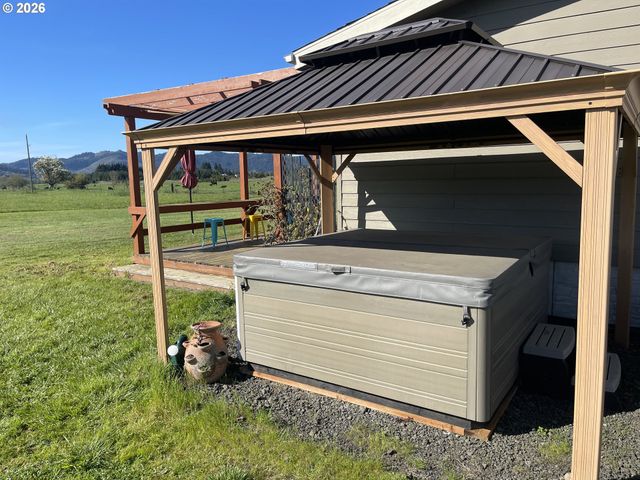 6404 LOOKINGGLASS Rd, Roseburg, OR 97471