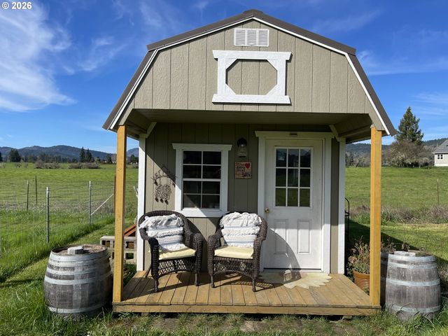 6404 LOOKINGGLASS Rd, Roseburg, OR 97471