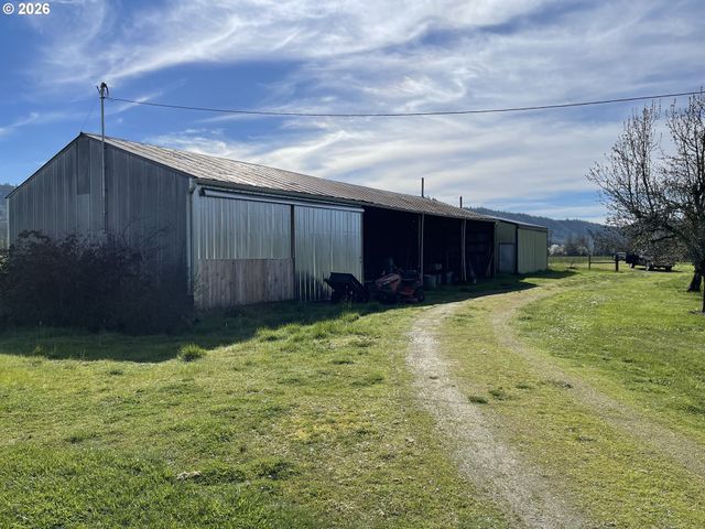 6404 LOOKINGGLASS Rd, Roseburg, OR 97471