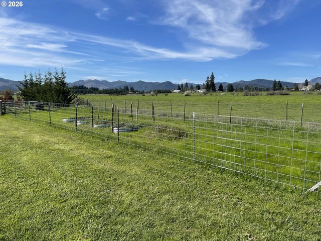 6404 LOOKINGGLASS Rd, Roseburg, OR 97471