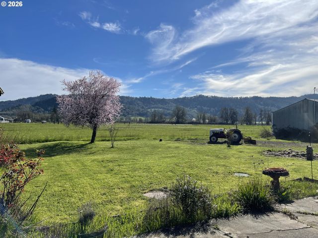 6404 LOOKINGGLASS Rd, Roseburg, OR 97471