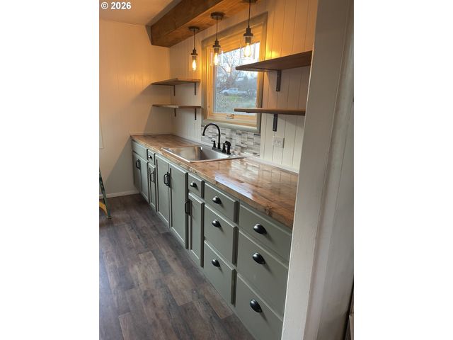 6404 LOOKINGGLASS Rd, Roseburg, OR 97471