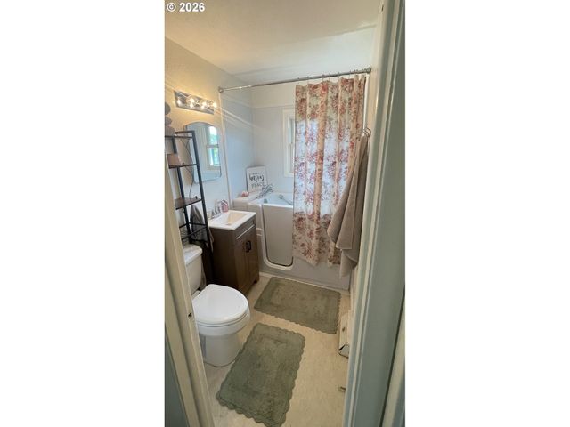 6404 LOOKINGGLASS Rd, Roseburg, OR 97471