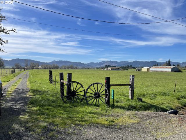 6404 LOOKINGGLASS Rd, Roseburg, OR 97471