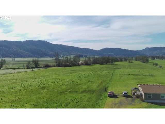 6404 LOOKINGGLASS Rd, Roseburg, OR 97471