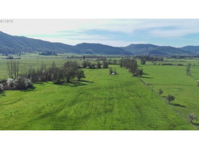 6404 LOOKINGGLASS Rd, Roseburg, OR 97471