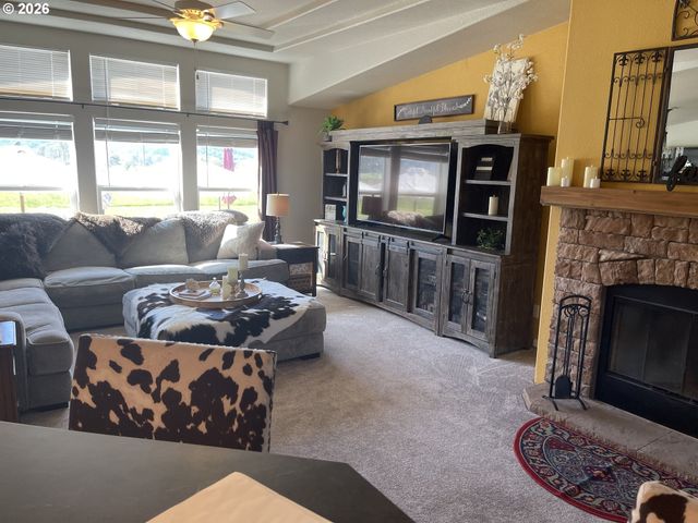 6404 LOOKINGGLASS Rd, Roseburg, OR 97471